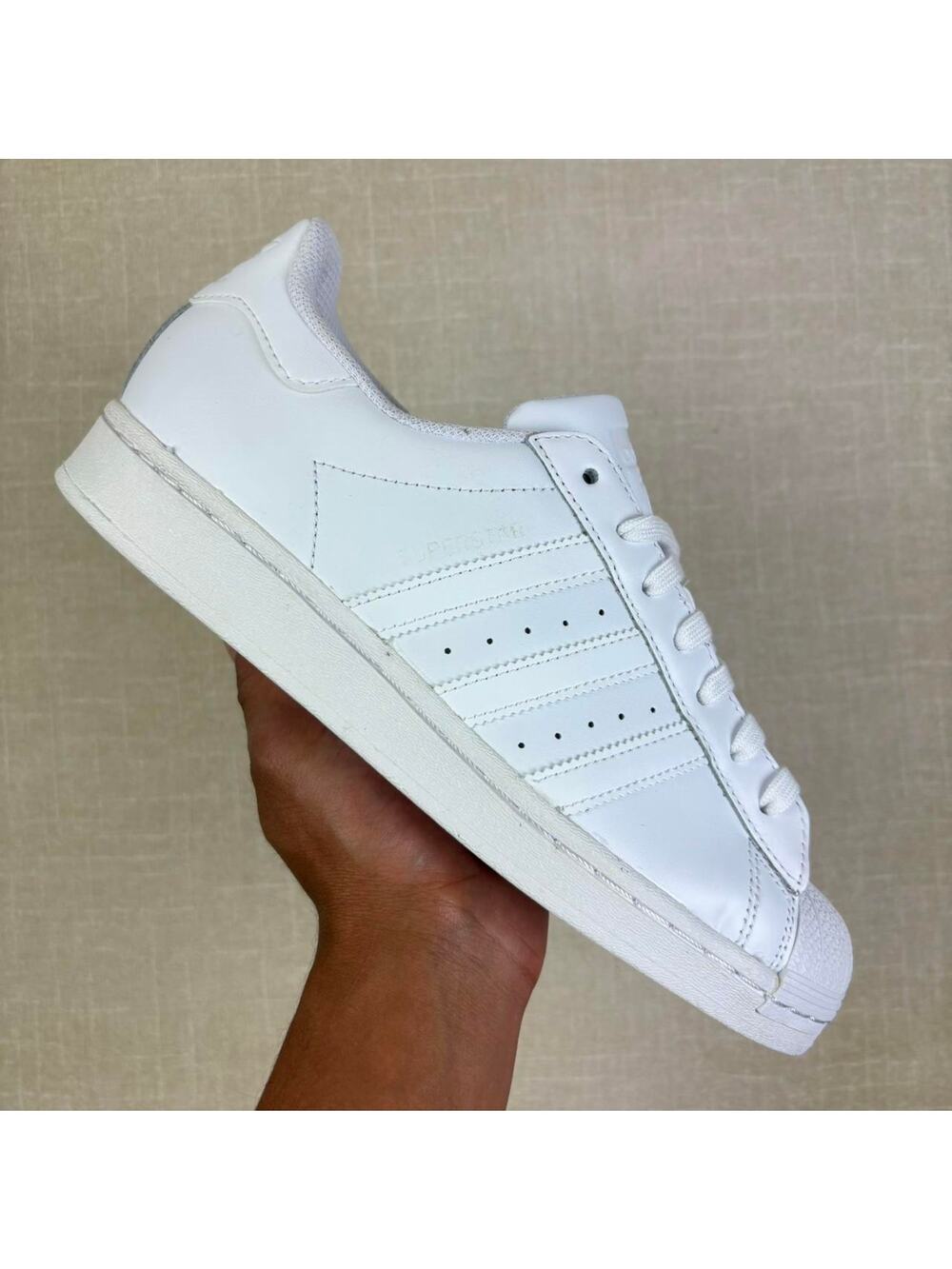 🦷 Adidas Superstar “Triple White” 9M